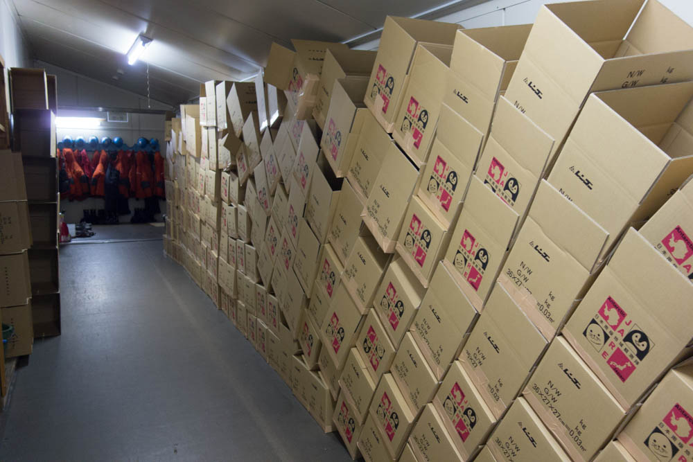 ACXIy[V̂߂̒i{[A܂ꕔł