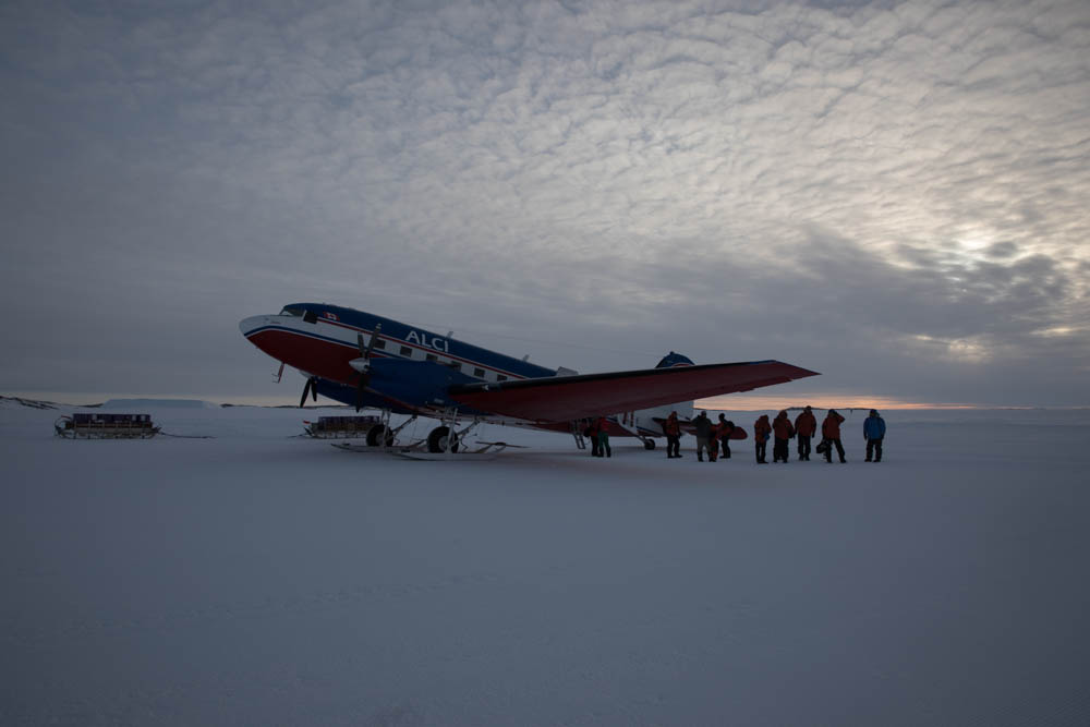 N2ȗ9Ԃ̉z~32lȊO̐lł